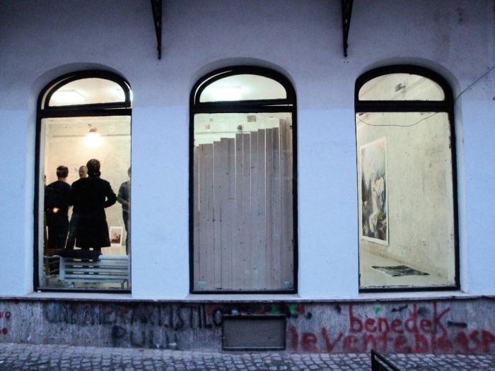 Sit down, stand up, 2008